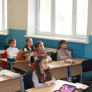 Школы Москвы возобновляют очное обучение с 18 января