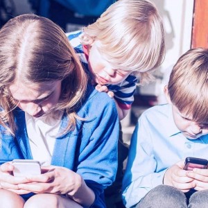 Почему дети в нашей школе используют телефоны только для связи