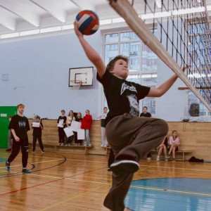 Пятые и шестые классы сыграли товарищеские матчи по пионерболу